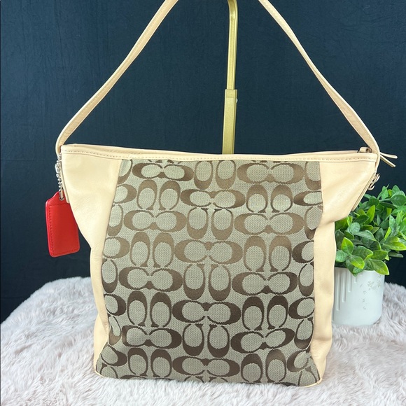 Coach Legacy Weekend Signature Shoulder Bag – Style 23702 – Excellent Condition - Picture 3 of 14